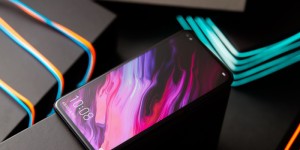 荣耀20系列的最新技术，只需两根手指2秒钟就能“飙车”