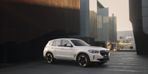 宝马收款纯电SUV iX3全球发布