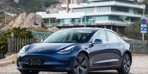 特斯拉组团降价，留给自主车企的时间不多了