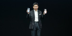 华为发布新一代折叠旗舰Mate X2，将首批升级HarmonyOS